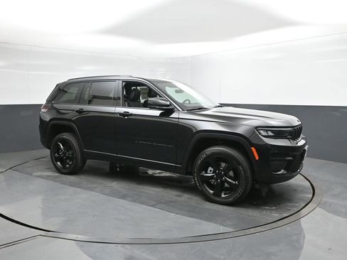 New 2025 Jeep Grand Cherokee Altitude image 17