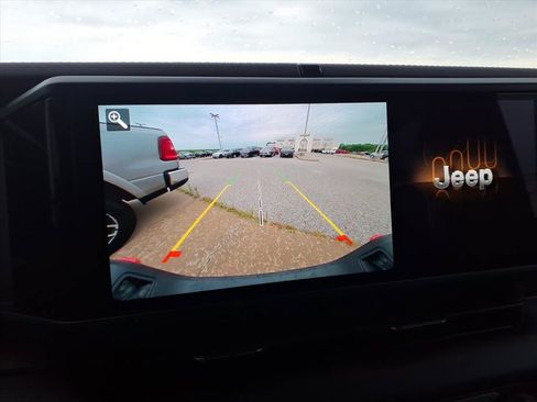 Used 2026 Jeep Gladiator Mojave AWD/4WD image 13