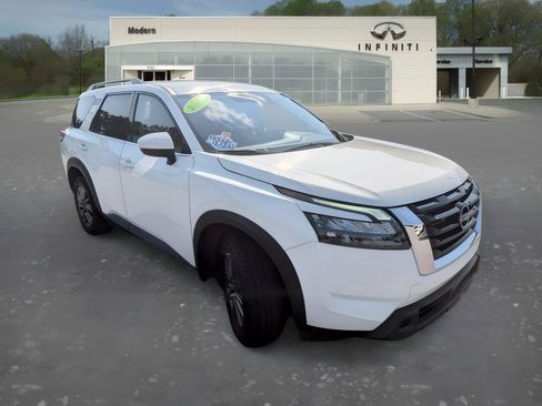 Used 2025 Nissan Pathfinder SV AWD/4WD image 2