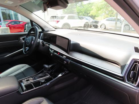 Used 2025 Kia Sorento SX AWD/4WD image 16