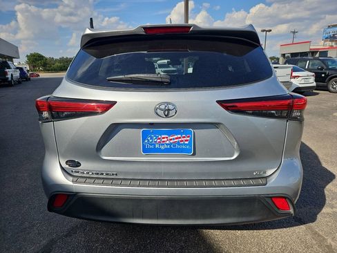 Used 2022 Toyota Highlander XLE image 9