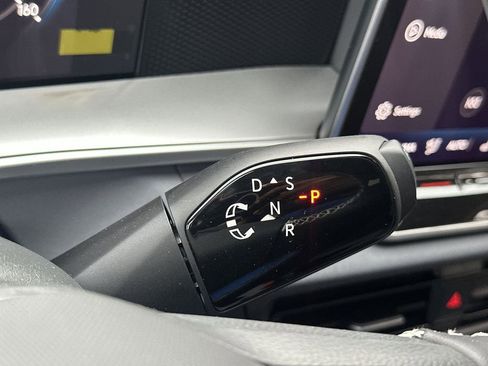 New 2025 Volkswagen Tiguan SE image 20