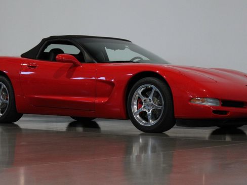 Used 2000 Chevrolet Corvette Convertible w/ Memory Pkg RWD image 23