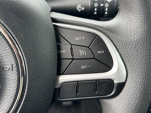 Used 2023 Jeep Renegade Latitude image 25