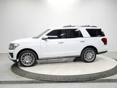 Used 2024 Ford Expedition Limited image 4