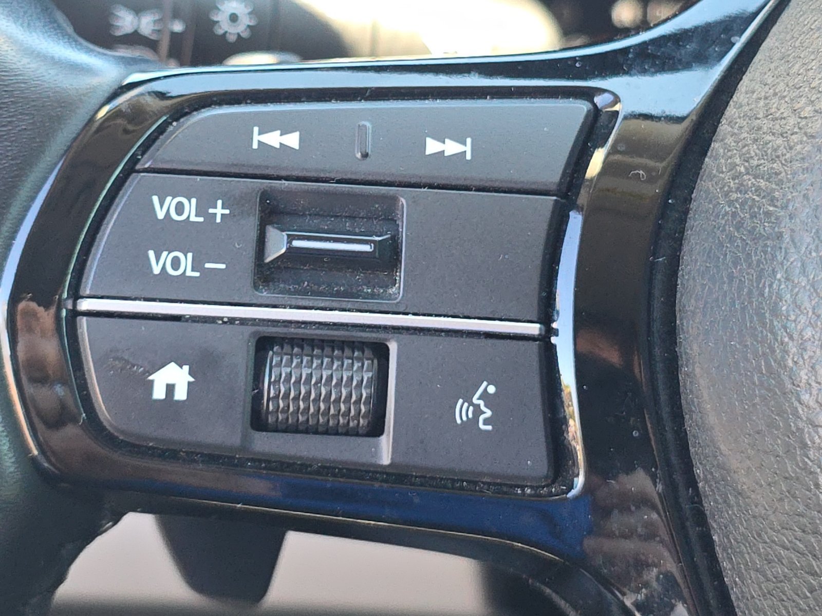 Used 2025 Honda Pilot EX-L image 11