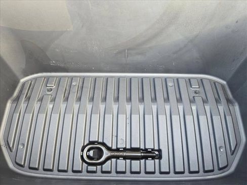 Used 2024 Tesla Model Y 2WD image 24