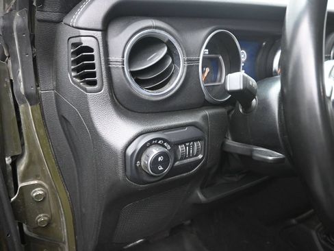 Used 2022 Jeep Gladiator Overland w/ Popular Equipment Package AWD/4WD image 21