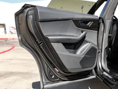 Used 2020 Audi Q8 Premium Plus image 45