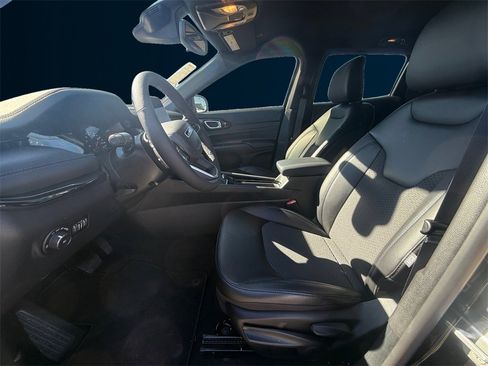 New 2026 Jeep Compass Latitude image 10