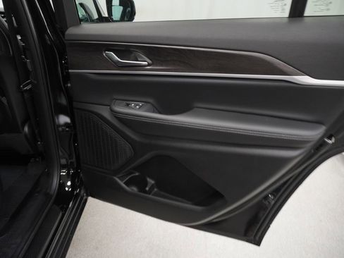 New 2026 Jeep Grand Cherokee L 4WD image 33