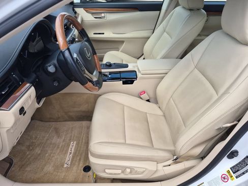 Used 2013 Lexus ES 300h w/ Premium Pkg FWD image 16
