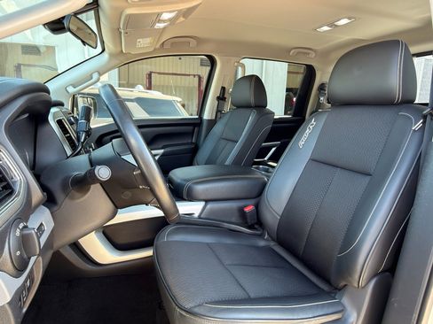 Used 2019 Nissan Titan PRO-4X image 12