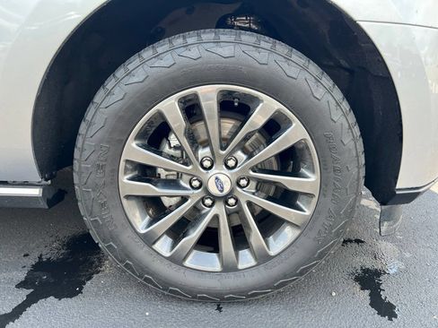 Used 2021 Ford Expedition Limited AWD/4WD image 10