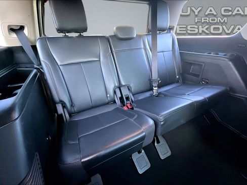 Used 2024 Ford Expedition XLT image 27