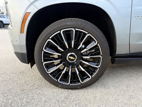 New 2025 Chevrolet Tahoe High Country AWD/4WD image 13