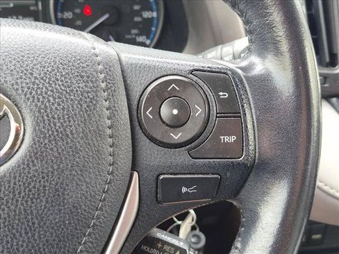 Used 2017 Toyota RAV4 XLE FWD image 5