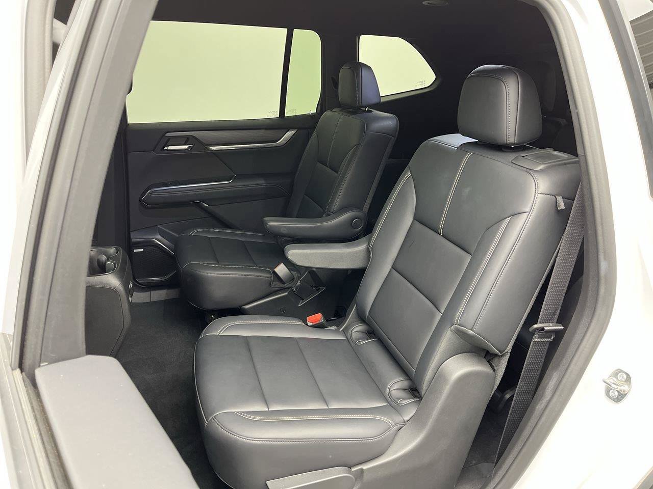 Certified 2026 GMC Acadia Elevation w/ Elevation Premium Package AWD/4WD image 13