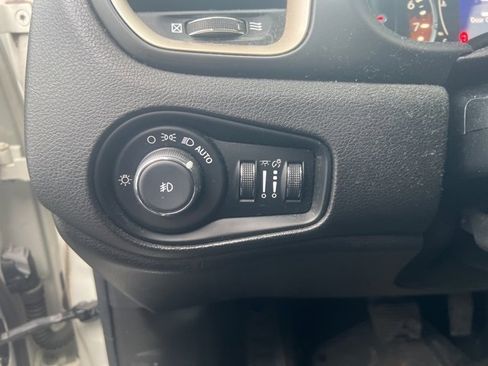 Used 2016 Jeep Renegade Latitude image 8