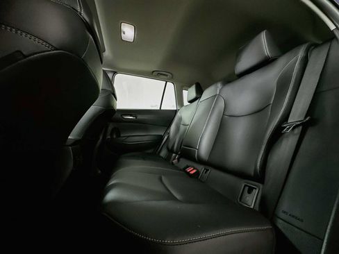 Used 2022 Toyota Corolla Cross XLE w/ Convenience Package FWD image 22