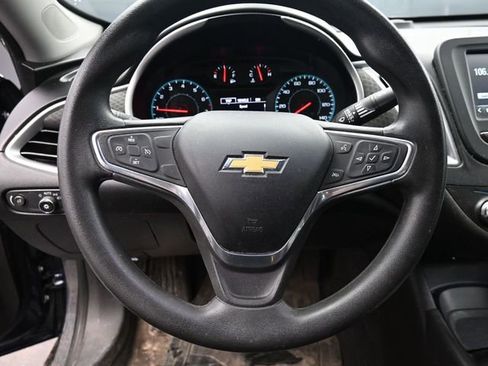Used 2018 Chevrolet Malibu LS image 22