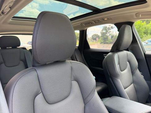 Certified 2025 Volvo XC60 B5 Plus AWD/4WD image 11