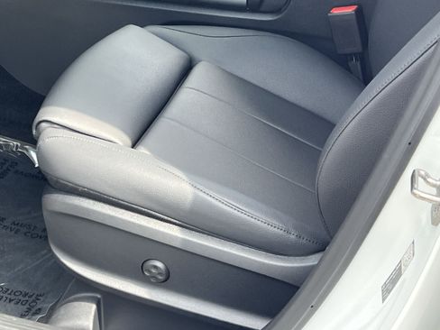 Used 2026 Mercedes-Benz GLB 250 4MATIC image 19