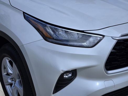 Used 2020 Toyota Highlander LE AWD/4WD image 36