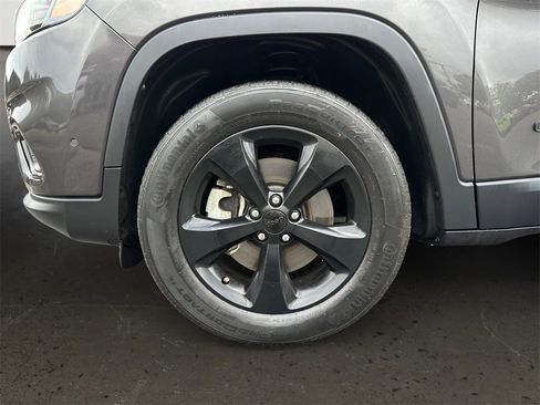 Used 2023 Jeep Cherokee Altitude Lux w/ Lux Elite Package image 10