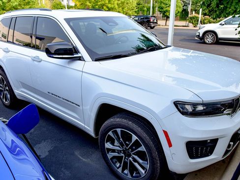 Used 2022 Jeep Grand Cherokee Overland AWD/4WD image 14