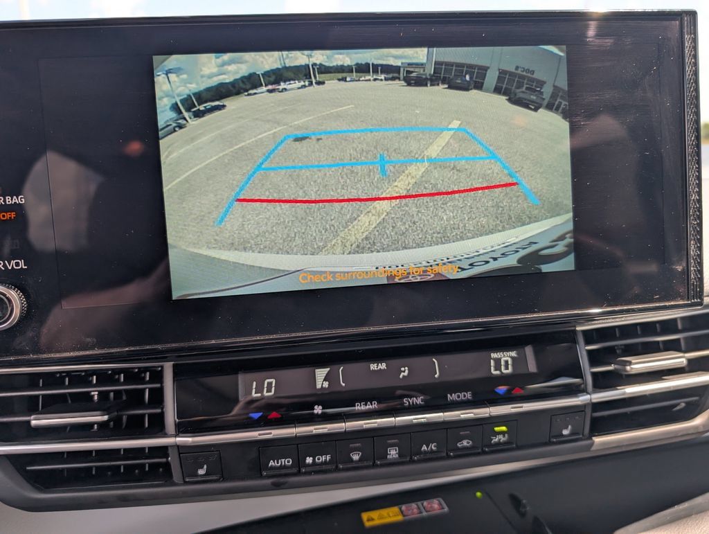 Used 2025 Toyota Sienna XLE w/ XLE Plus Package FWD image 14