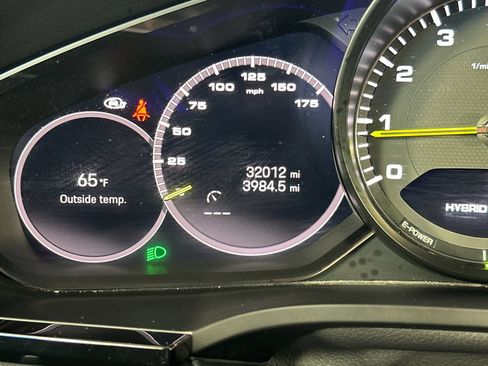 Certified 2023 Porsche Cayenne AWD/4WD image 29