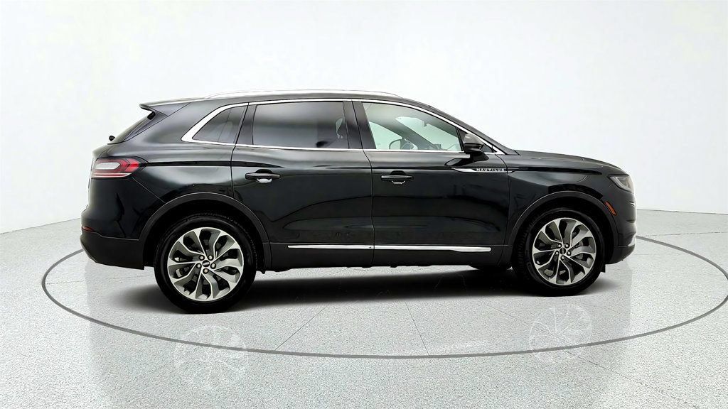 Used 2023 Lincoln Nautilus Reserve AWD/4WD image 4
