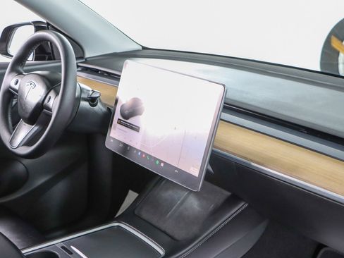 Used 2022 Tesla Model Y Performance image 23