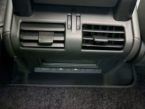 New 2026 Land Rover Defender 90 X-Dynamic SE AWD/4WD image 27