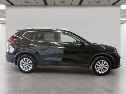Used 2017 Nissan Rogue SV w/ SV Premium Package image 6