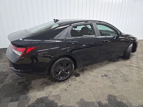 Used 2023 Hyundai Elantra SEL image 3
