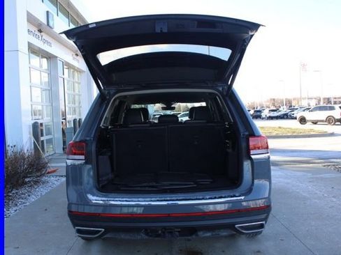Used 2025 Volkswagen Atlas SE image 10