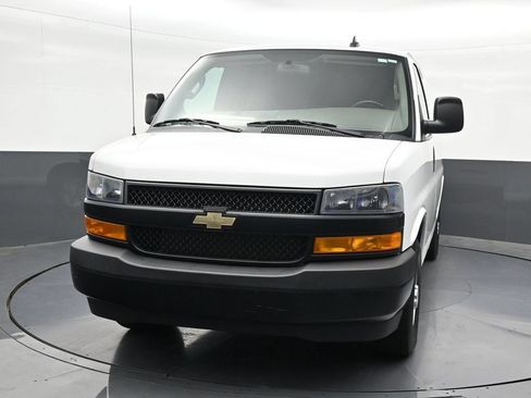 Used 2022 Chevrolet Express 2500 w/ Driver Convenience Package RWD image 9