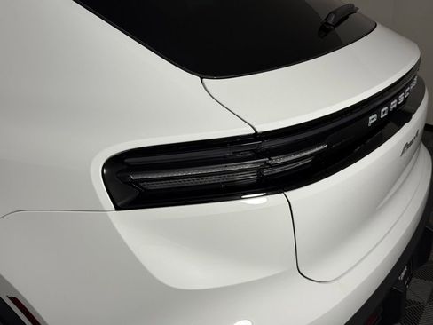 New 2025 Porsche Macan 4 Electric image 15