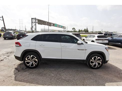 Used 2022 Volkswagen Atlas Cross Sport SE FWD image 8