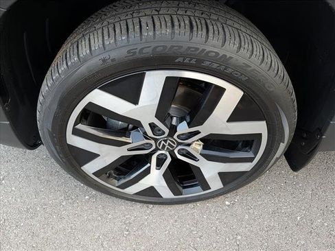 Certified 2023 Volkswagen Taos SEL AWD/4WD image 9