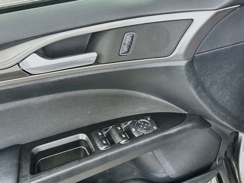 Used 2017 Ford Fusion SE w/ Equipment Group 201A FWD image 15