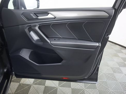 Used 2022 Volkswagen Tiguan SE image 24