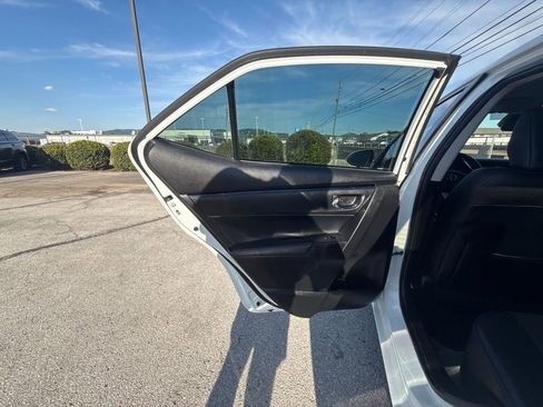 Used 2018 Toyota Corolla SE FWD image 11