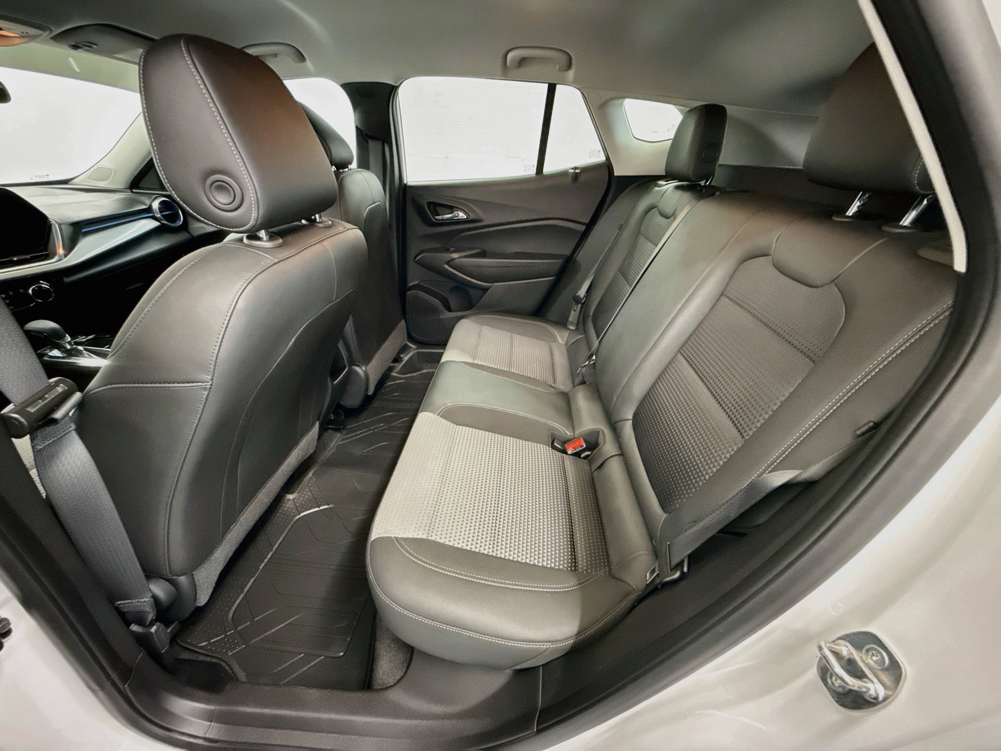Used 2024 Chevrolet Trax LT FWD image 25