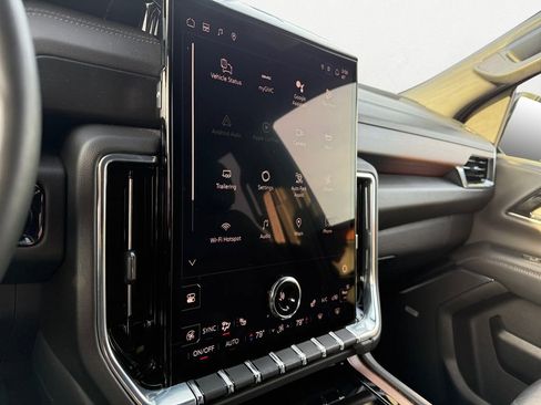 Used 2025 GMC Yukon XL Denali image 23