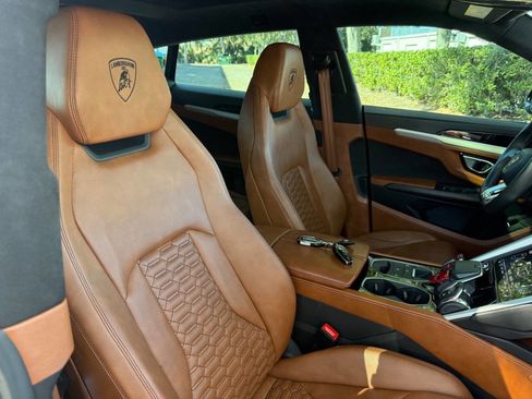 Used 2021 Lamborghini Urus Base AWD 4dr SUV image 17