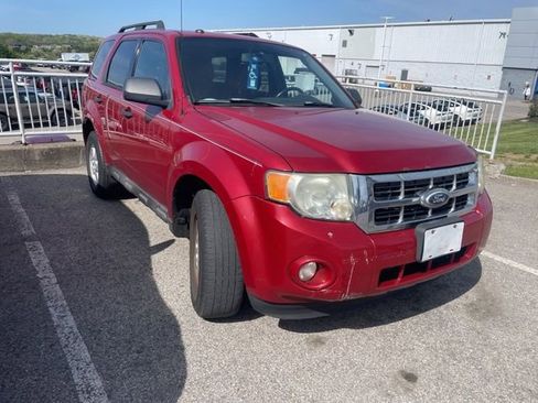 Used 2010 Ford Escape XLT image 3