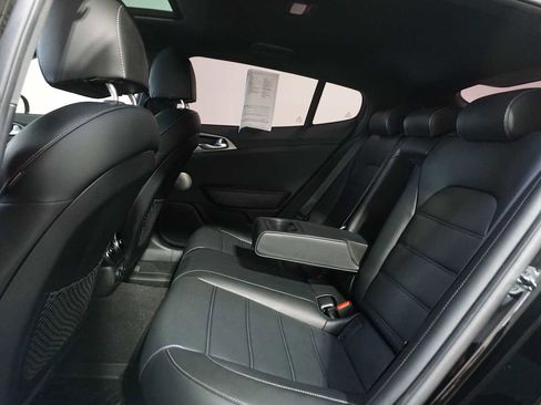 Used 2021 Kia Stinger GT2 image 16